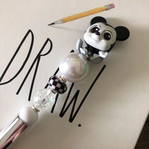Disney Doorables: Mickey & Friends: Mickey Mouse handmade beaded pen